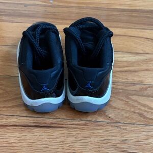 Jordan Kids Sneakers in Black and Blue